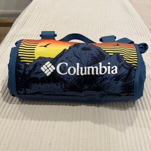 Columbia Packable Travel Blanket in Rodney Steel Green